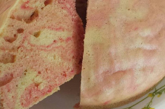 Cara Gampang Menyiapkan Bolu kukus zebra merah putih (no mixer) Untuk Pemula