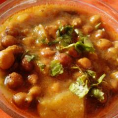 A picture of Chane ki Sabzi.