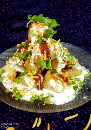 A picture of Rayal suji dahi vada.