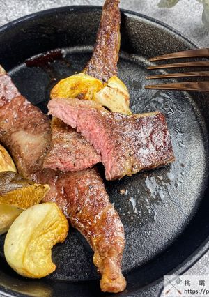 氣炸牛小排佐杏鮑菇薯片(By比依氣炸鍋) 的食譜成品照片
