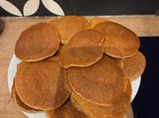 Une photo de pancakes sain