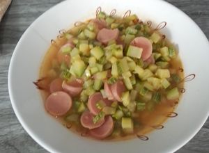 Una foto de Calabacitas con salchicha