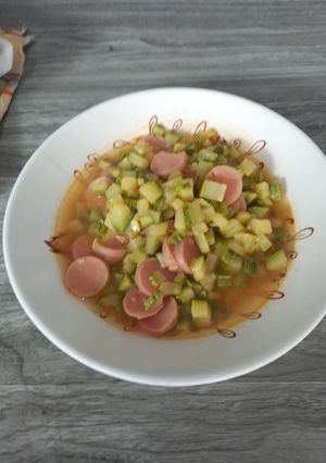 Una foto de Calabacitas con salchicha