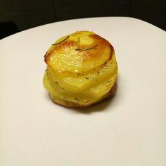 A picture of Potato and rosemary stack.
