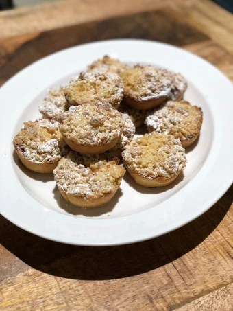 Easy Steps to Make Blackberry &amp; Apple Custard Crumble Tarts which So Delicious