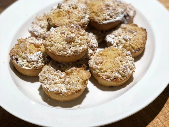 Easy Steps to Make Blackberry &amp;amp; Apple Custard Crumble Tarts which So Delicious