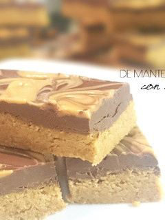 Una foto de Barritas de mantequilla de cacahuete, chocolate y galletas