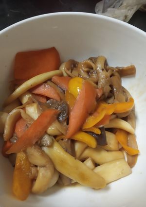 菇王烧烤酱炒菇 的食譜成品照片