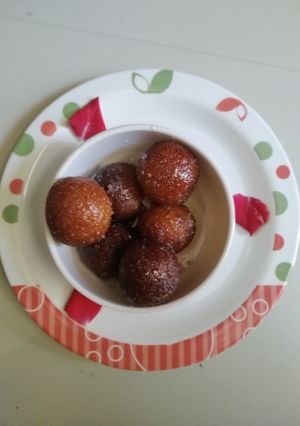 ગુલાબ જાંબુ(Gulab jambu recipe in Gujarati) રેસીપી મુખ્ય ફોટો