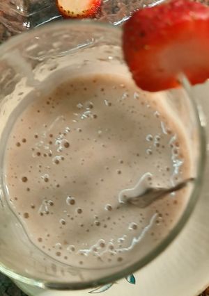 স্ট্রবেরি স্মুদি (Strawberry smoothie recipe in Bengali) রেসিপির প্রধান ছবি