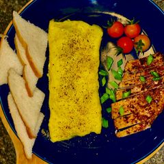 A picture of Cheese n mushroom omelette 🧀🥚🥓.