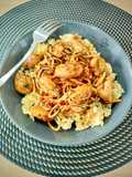Mafalda con huevas de sepia y gulas en tomate frito con albahaca
