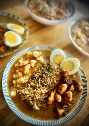 Una foto de Ramen japonés con pollo