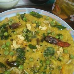 A picture of Quinoa-rice bisi bele bath.