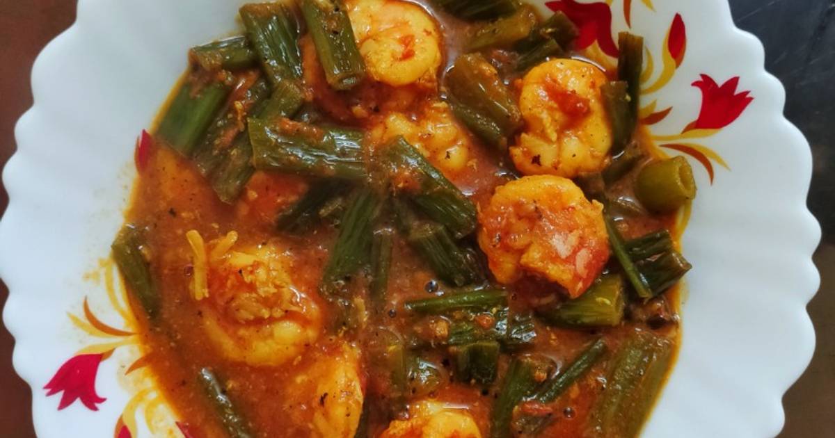 Prawn curry cooked with onion stalks Recipe by Tina Chakraborty let's