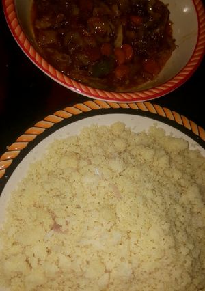A picture of Cous_cous and vegetable source.