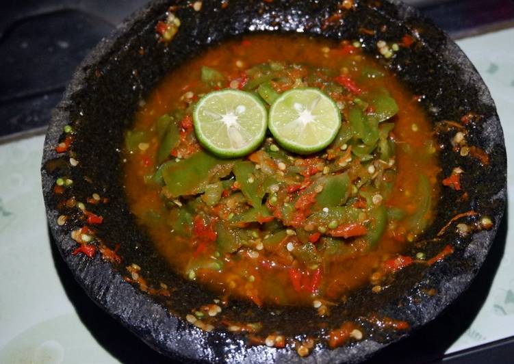 Resep Sambel Mentah Tomat Hijau yang Bisa Manjain Lidah