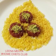 Bread, beetroot and sev halwa A picture of Bread, beetroot and sev halwa.