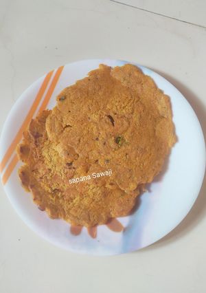 बेसन थालीपीठ (Besan Thalipeeth Recipe In Marathi) रेसिपी चे मुख्य फोटो 