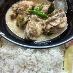 A picture of Gondhoraj kanchlonka chicken stew.