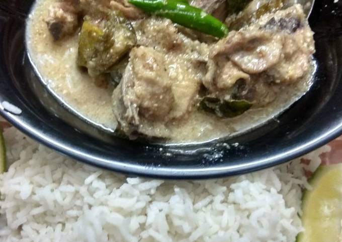 Gondhoraj kanchlonka chicken stew