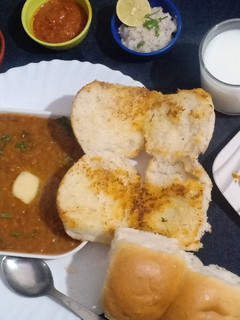 બટર પાવભાજી (Butter Pavbhaji Recipe In Gujarati) રેસીપી મુખ્ય ફોટો