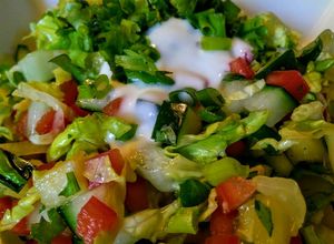 Una foto de ENSALADA De Piña y Pepino...!