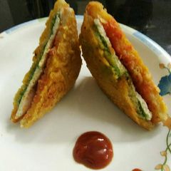 A picture of Bread Pakora stuffed with Cheese and Paneer.