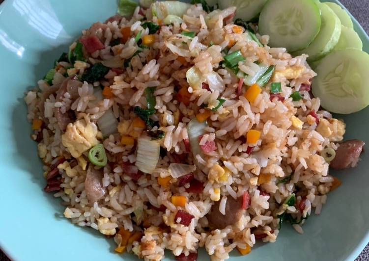 Langkah Mudah untuk Menyiapkan Nasi goreng sayur / nasi goreng leftovers Anti Gagal