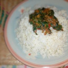 A picture of White rice nd ugu soup.