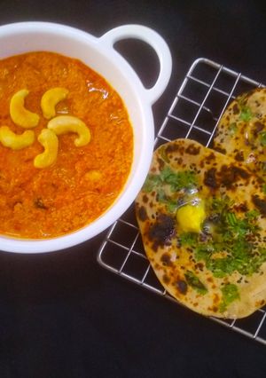 A picture of Restaurant Style Kaju Curry with Wheat Tawa Naan.