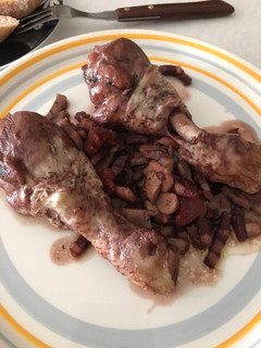 Una foto de Pollo al vino tinto