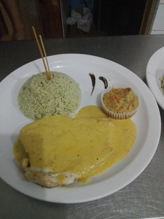 Una foto de Filetes de pollo con salsa de morrón (pimentón)