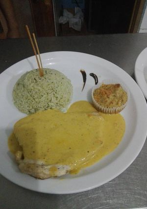Una foto de Filetes de pollo con salsa de morrón (pimentón)