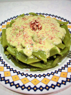 Una foto de Ensalada de judías planascon salsa de nueces al ajo-veggie