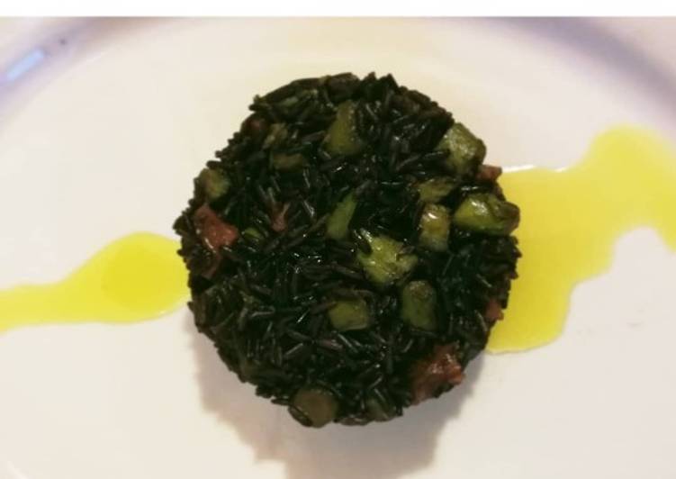 Riso venere con asparagi e salsiccia