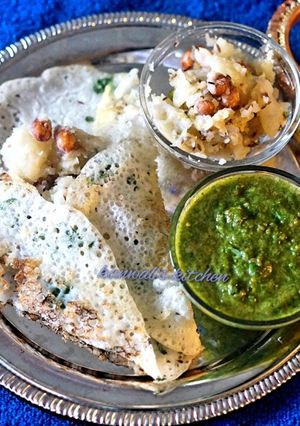 A picture of Samo masala dosa with vrat ki chutney.