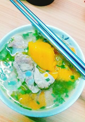 Hình của món Canh bí đỏ sườn sụn.