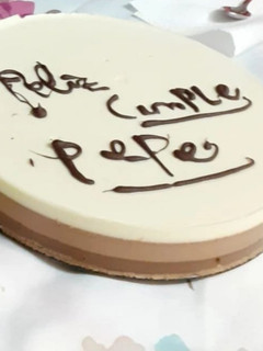 Una foto de Tarta de tres chocolates 🍫 en Mambo cecotec