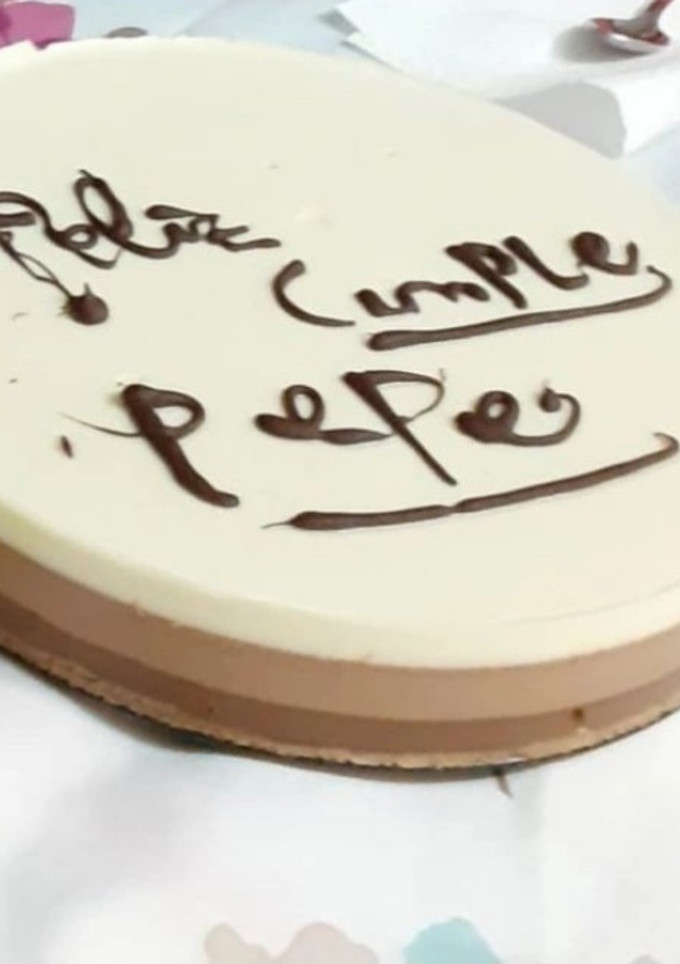 Una foto de Tarta de tres chocolates 🍫 en Mambo cecotec
