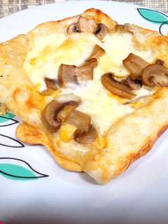 Una foto de Hojaldre de champiñones y queso tetilla