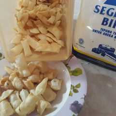 รูปของ Keripik bawang simpel no telur no mentega irit bahan