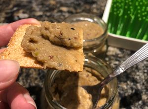 Una foto de Hummus de berenjena