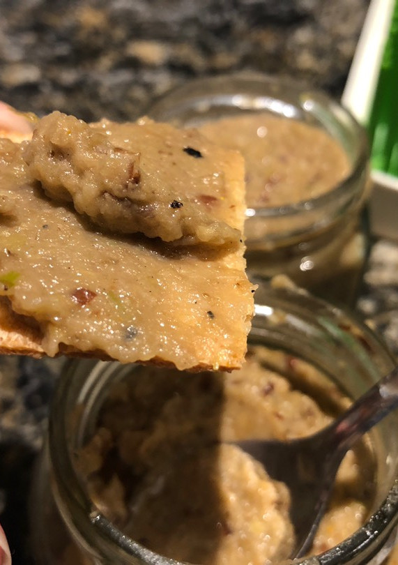 Una foto de Hummus de berenjena