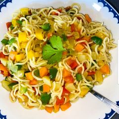 A picture of 2 minutes Noodles with mixed vegetables.