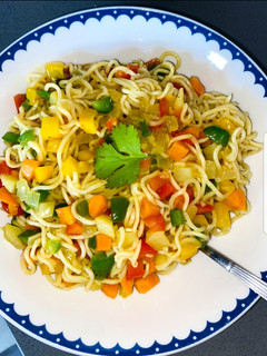 A picture of 2 minutes Noodles with mixed vegetables.
