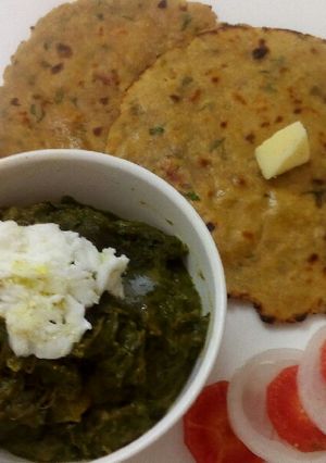 A picture of Sarso da saag and makke di roti.