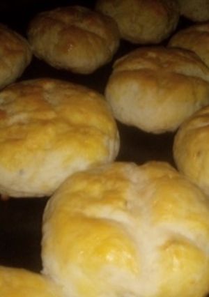 Una foto de Pancitos con queso fáciles y económico😊