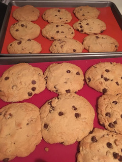 A picture of Easy chocolate chip cookies.