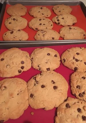 A picture of Easy chocolate chip cookies.